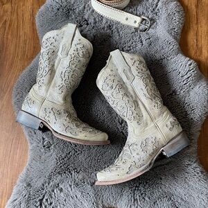 Women's Western Embroidered Boots - Cream